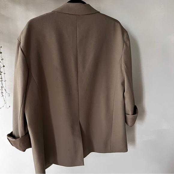 Babaton Agency Blazer and Shorts Set (Taupe) - Picture 2 of 8